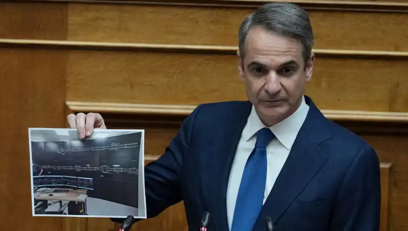 Yunanistan'da Yeni Dönem: Miçotakis Protestolara Dayanamadı, İstifa Kararını Açıkladı