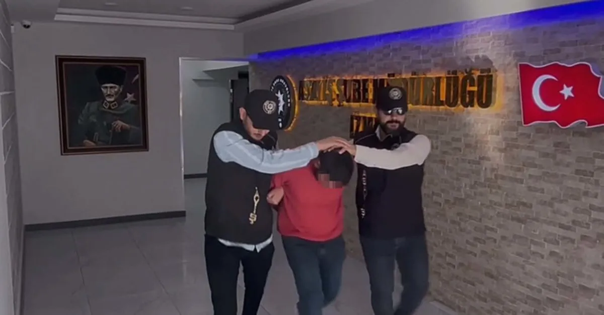 İzmir’de Husumetli Akrabasını Tabancayla Vurdu, Kaçış Anı Kamerada