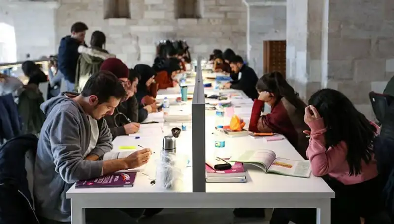 Üniversiteler 2023-2024 Eğitim Yılı Başlangıç Tarihlerini Açıkladı