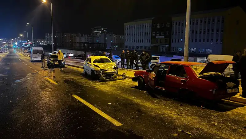 Kayseri’de Trafik Kaosu: 11 Araç Birbirine Girdi, Vatandaşlar Şokta!