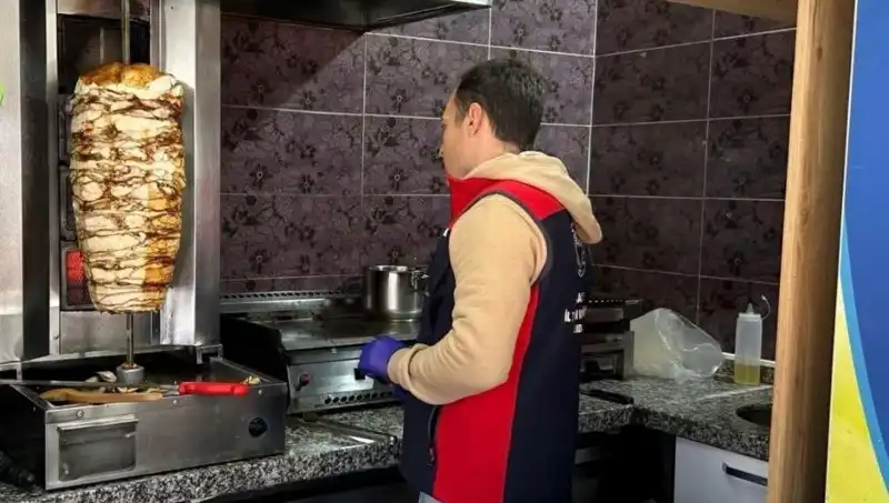 Tavuk Döner Alarmı: İşletmelere Baskınlar Devam Ediyor, Ne Olacak?