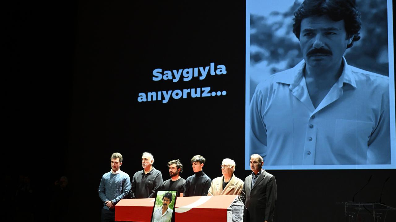 Ferdi Tayfur'a AKM'de Saygı Töreni