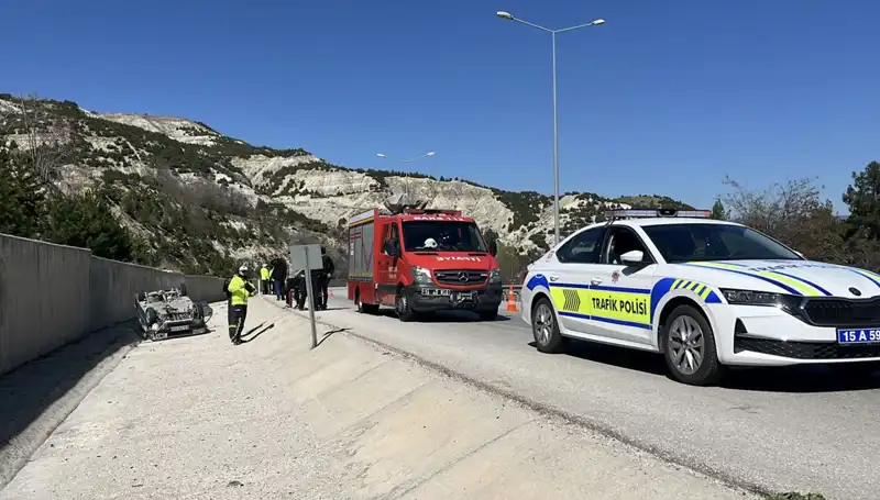 Burdur’da İki Çocuğun Yaralandığı Feci Kaza: Dört Kişi Hastaneye Kaldırıldı
