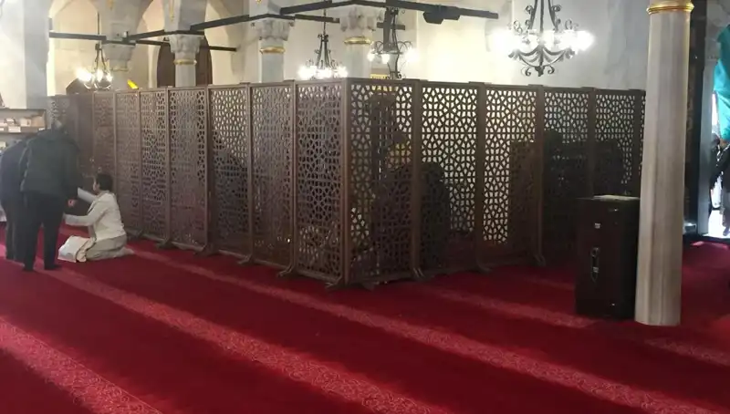 Kadın-Erkek Teravih Namazı Yan Yana Kıldı, İddia Gerçek mi?