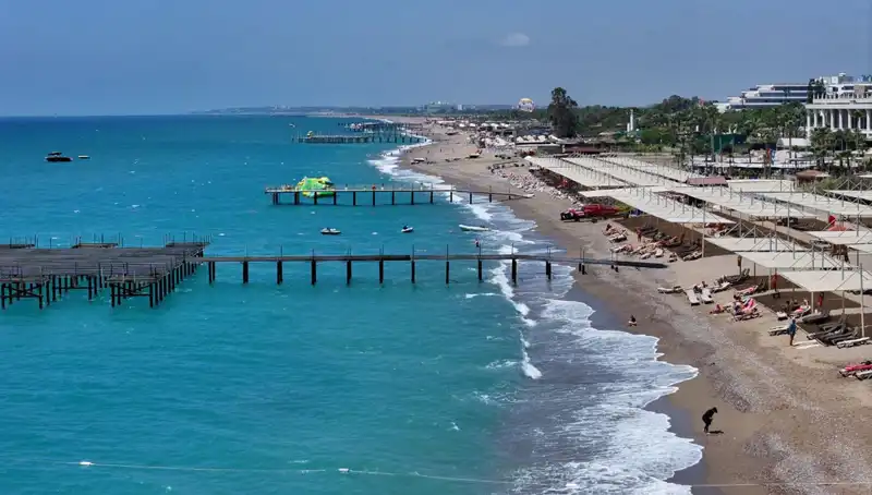 Antalya Sahillerinde Güneşli Hava: Yazın Keyfini Çıkarma Zamanı