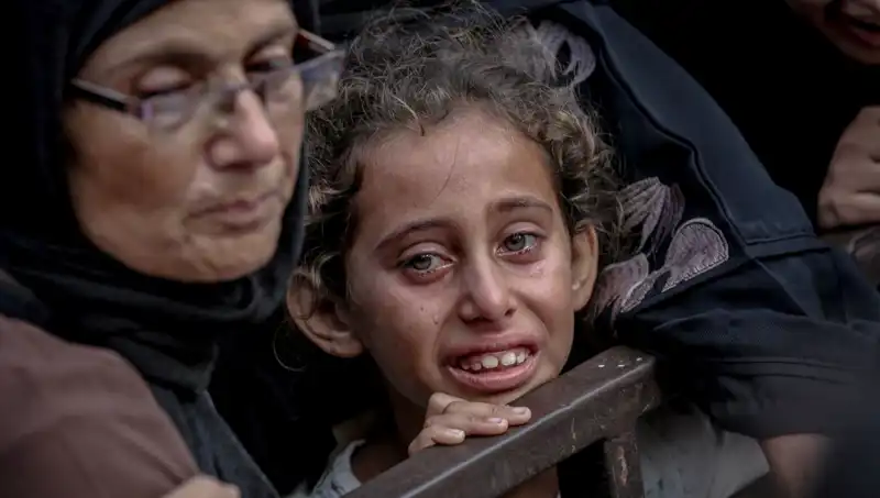 Gazze'de Açlık Savaşına Dikkat Çeken Skandal: İsrail Askeri Yemekleri Toprağa Gömüyor