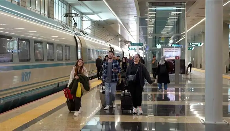 YHT'lerde Ek Sefer Düzenlemesi: Yolculara Büyük Kolaylık Sağlanıyor