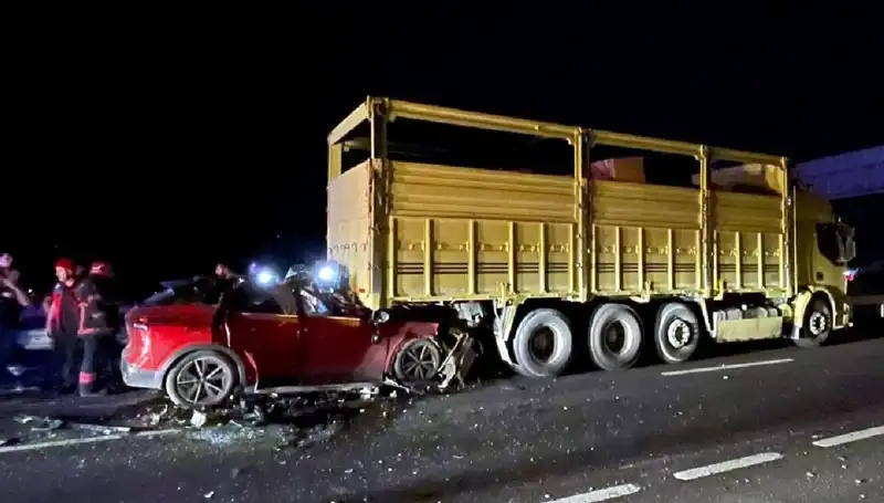 Kamyona Çarpan Araçta Yaşanan Trajik Kaza: Sürücü Hayatını Kaybetti