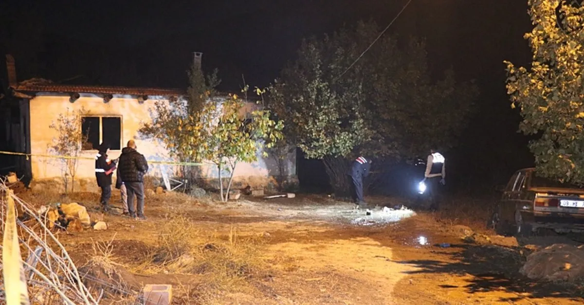 Babasını ve Ağabeyini Öldürdü, Evi Ateşe Verdi: Korkunç Cinayet