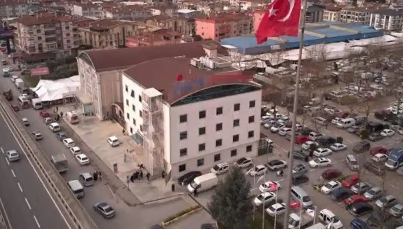 Özel Hastane Deprem Mührü Aldı: 'Perde Betonları Kestiler' İddiası Gündemde