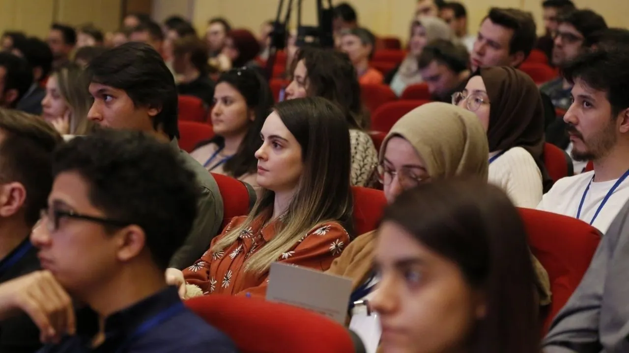 MEB Duyurdu: Lisansüstü Eğitim İçin Yurt Dışına Öğrenci Gönderilecek