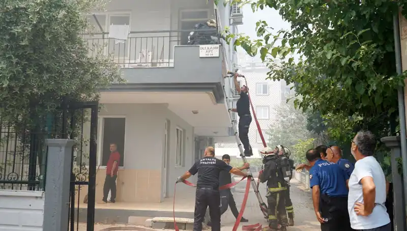 Tartışma Sonrası Dairesini Ateşe Veren Arkadaş İki Daireyi Kül Etti