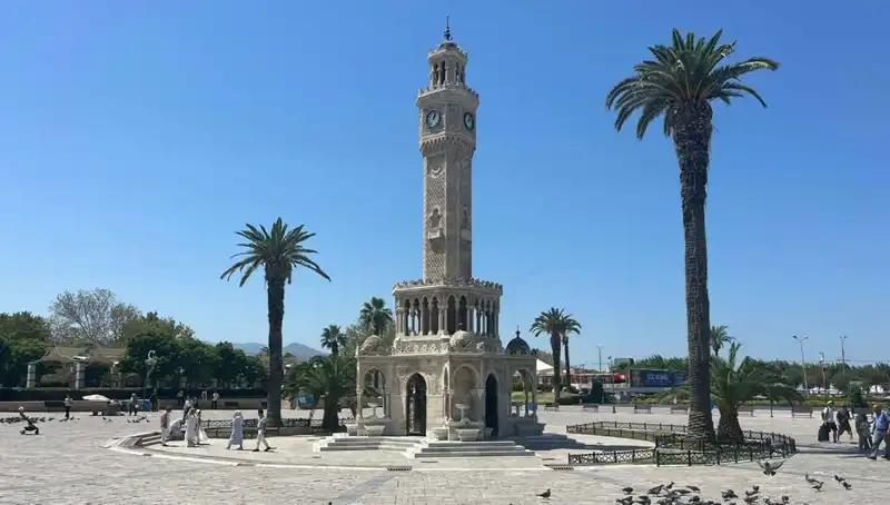 İzmir’de Sıcaklık Rekorları Kırılıyor: 42 Derecede Hayat Durma Noktasında!