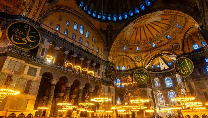 İstanbul, Ankara ve İzmir'de Teravih Namazı Saatleri Açıklandı!