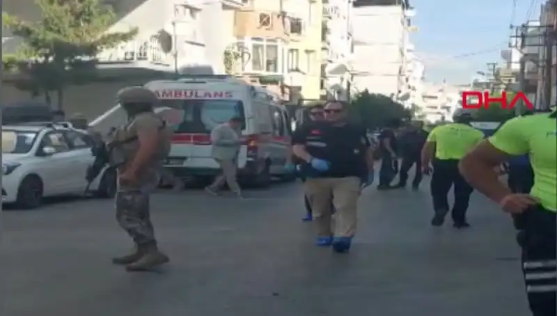 İzmir Karakoluna Silahlı Saldırı: İki Şehit, Bir Yaralı